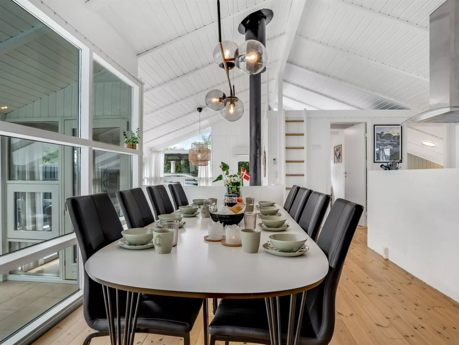 "Ellie" - 700m from the sea-Binnen