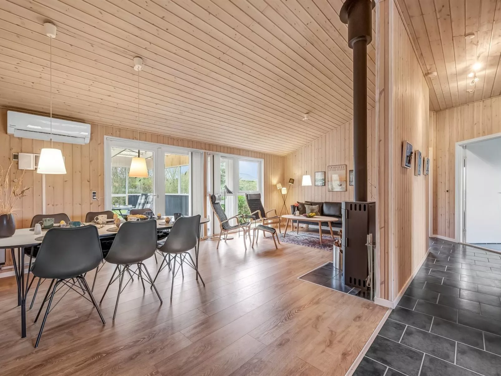 "Anelise" - 800m to the fjord-Binnen