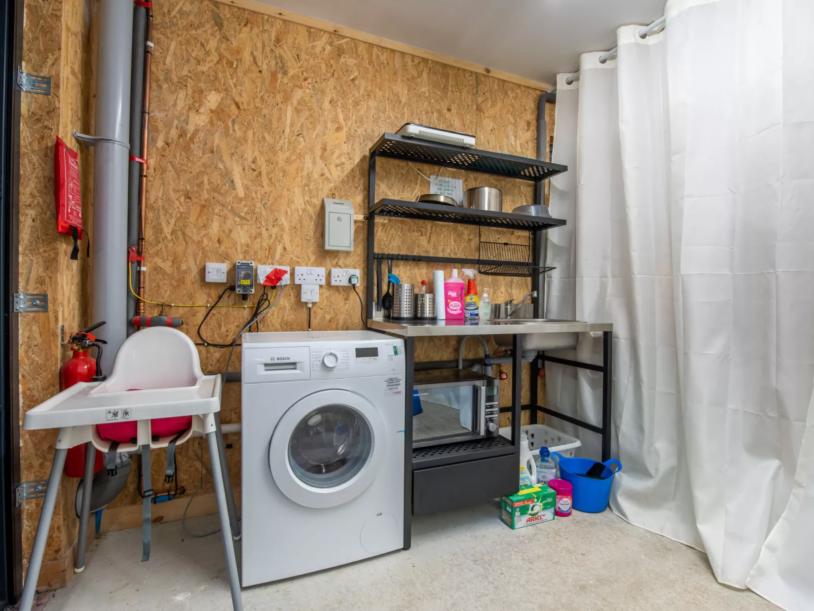 Wayside Bothy-Binnen