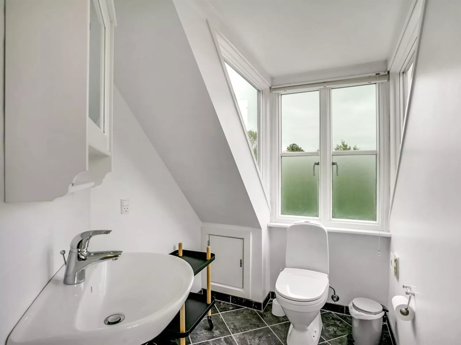 "Gullan" - 75m from the sea-Binnen