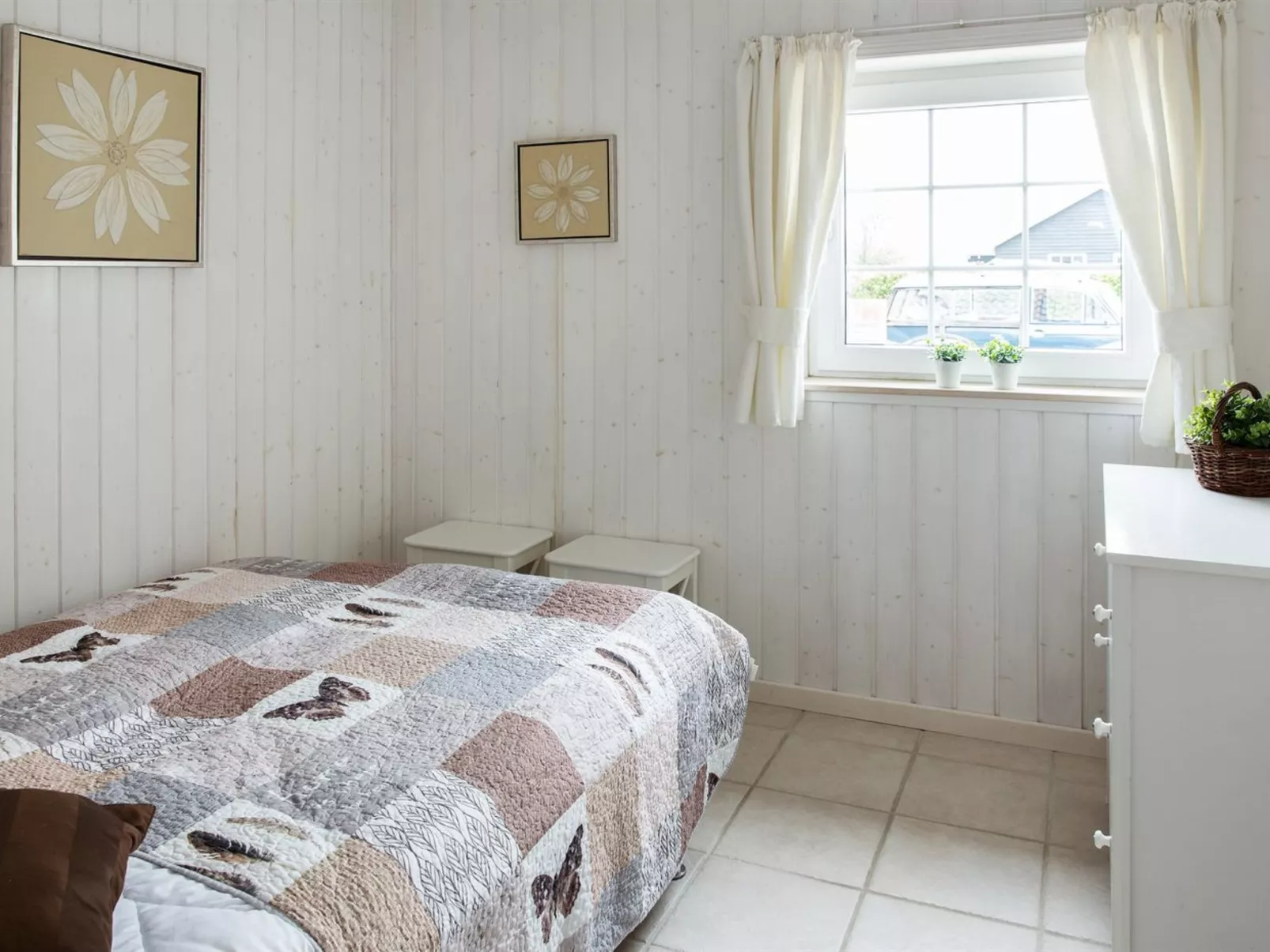 "Emelita" - 900m from the sea-Binnen