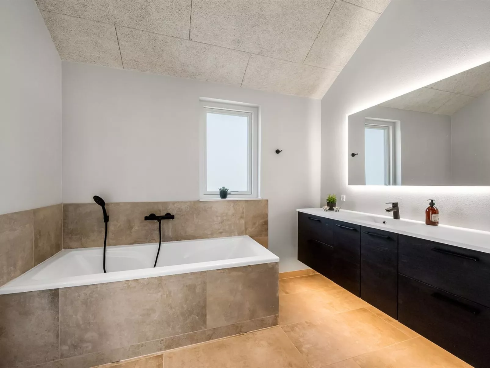 "Måns" - 500m to the fjord-Binnen