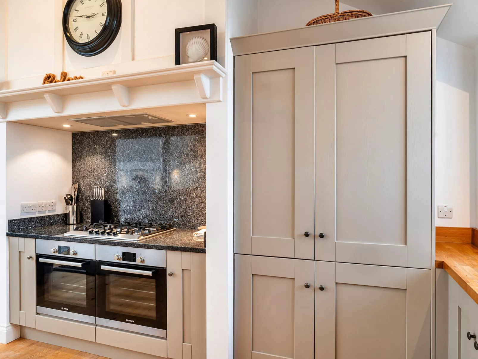 Dingles Cottage-Binnen