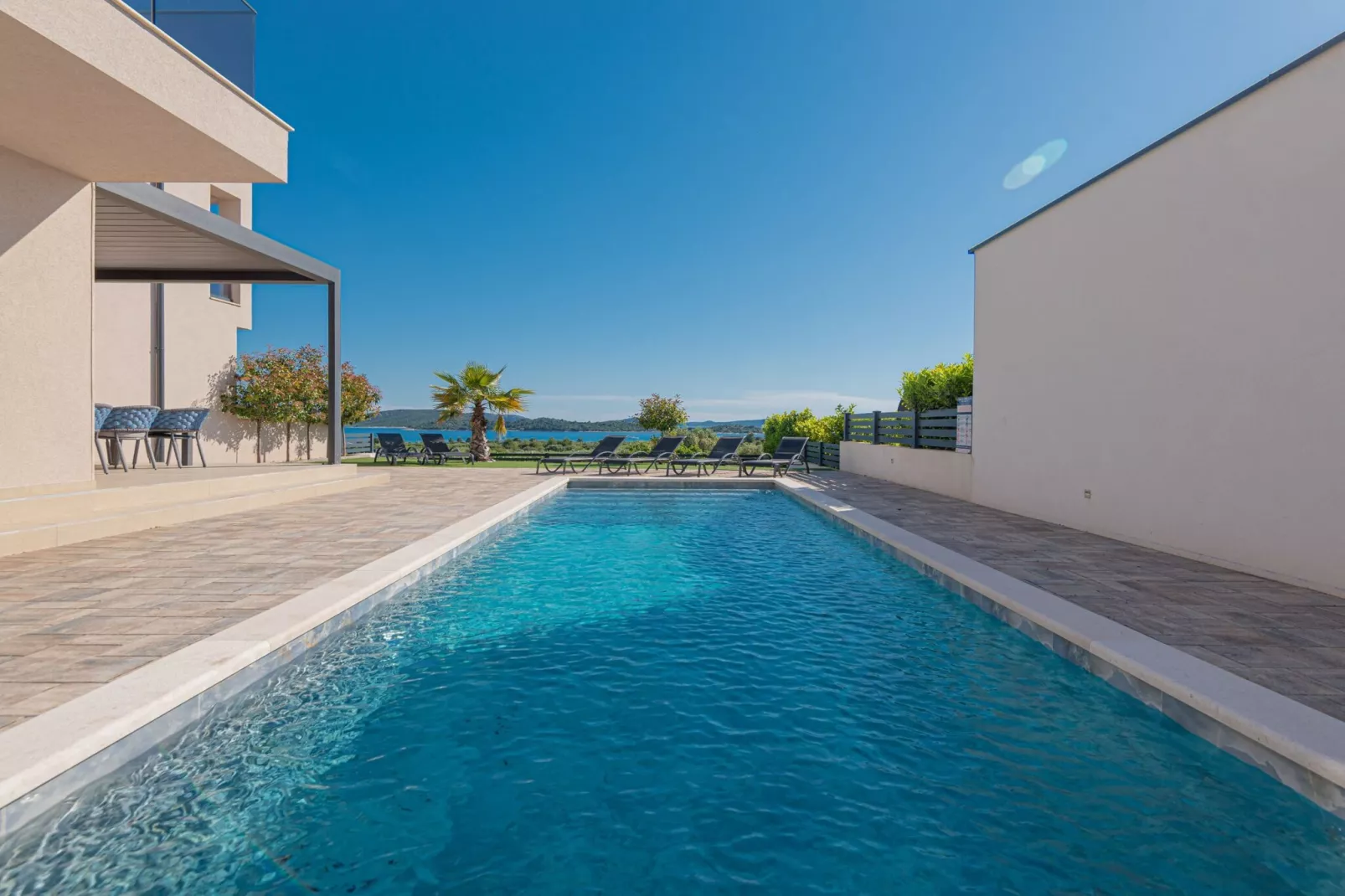 Four-Bedroom Villa With Pool-Zwembad