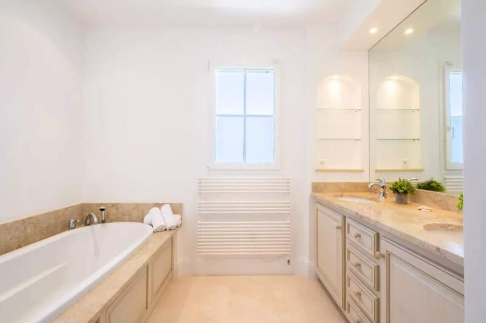 Résidence Bijou De 280m2 Et Piscine à Débordement Au Calme Absolu-Niet-getagd