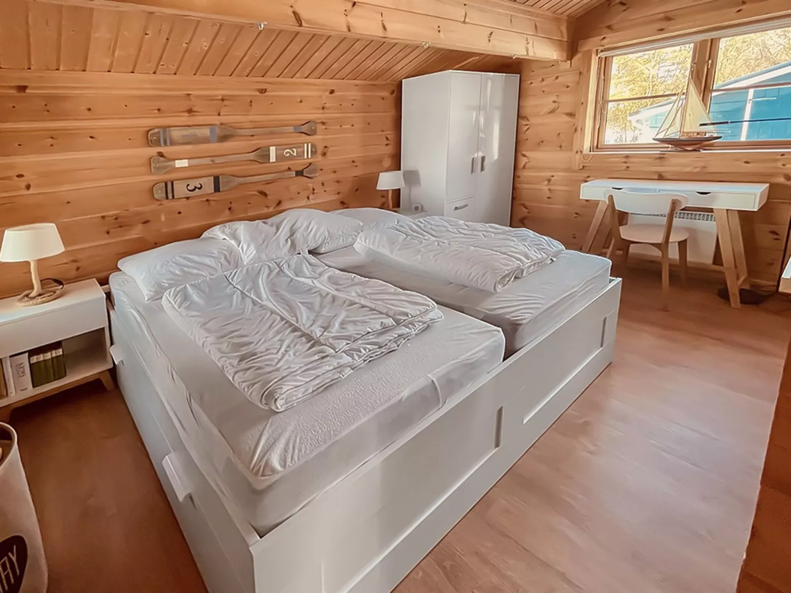 "Stacie" - 10m from the sea-Binnen