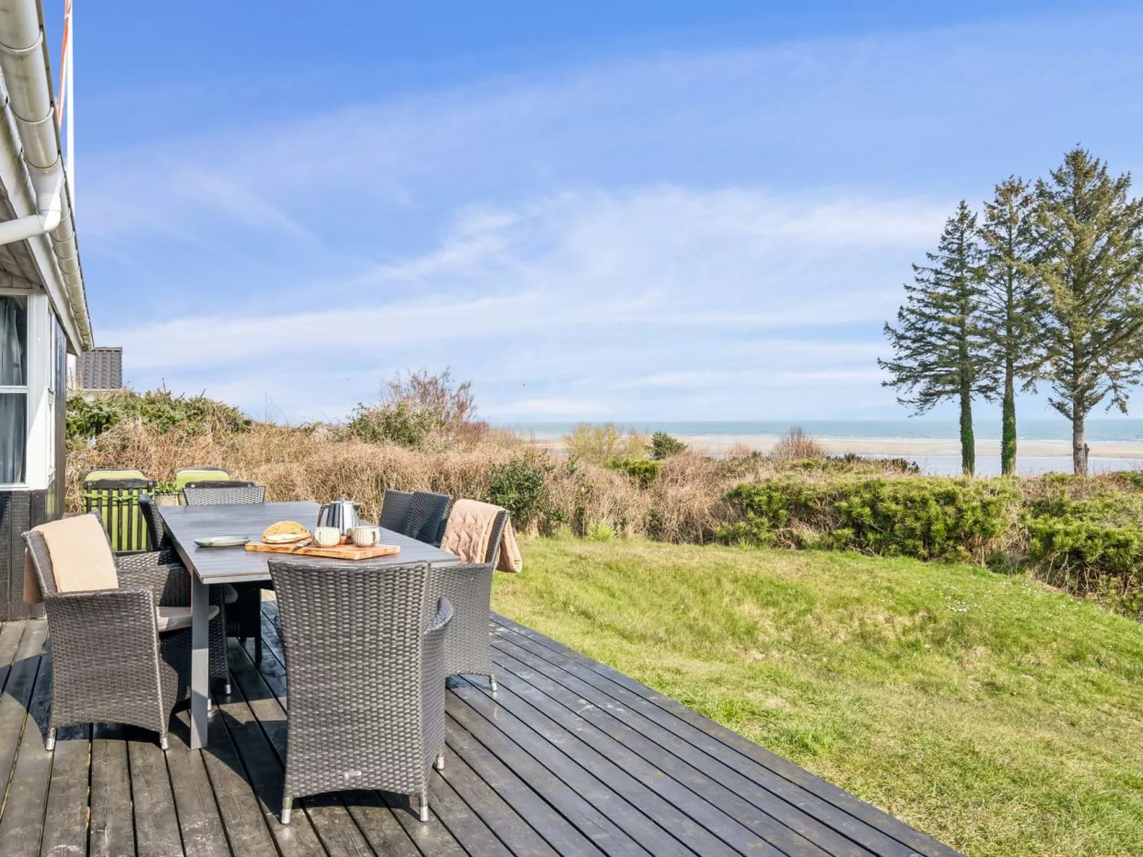 "Wrage" -  from the sea-Buiten