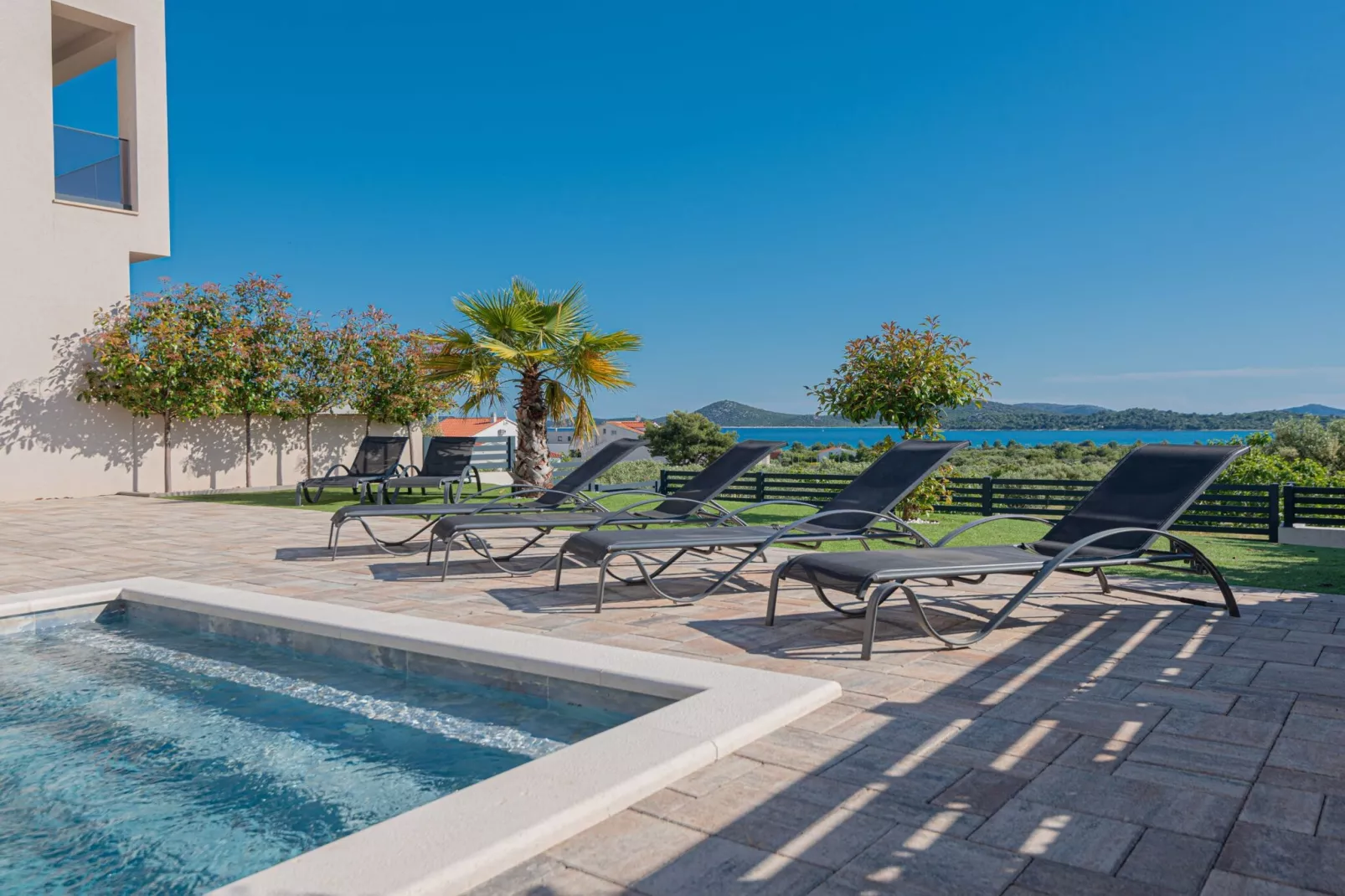 Four-Bedroom Villa With Pool-Zwembad