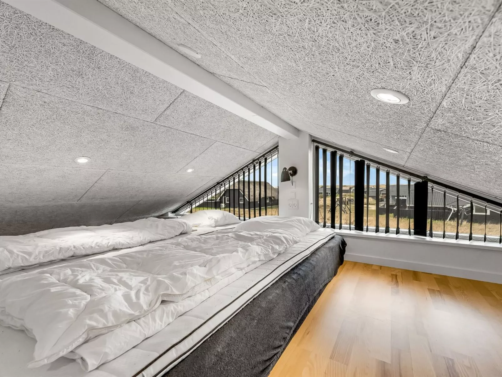 "Ennie" -  from the sea-Binnen