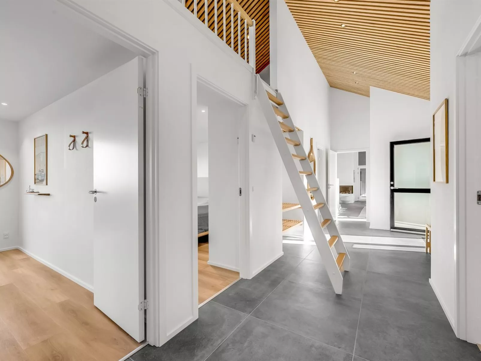 "Maximiliane" -  from the sea-Binnen