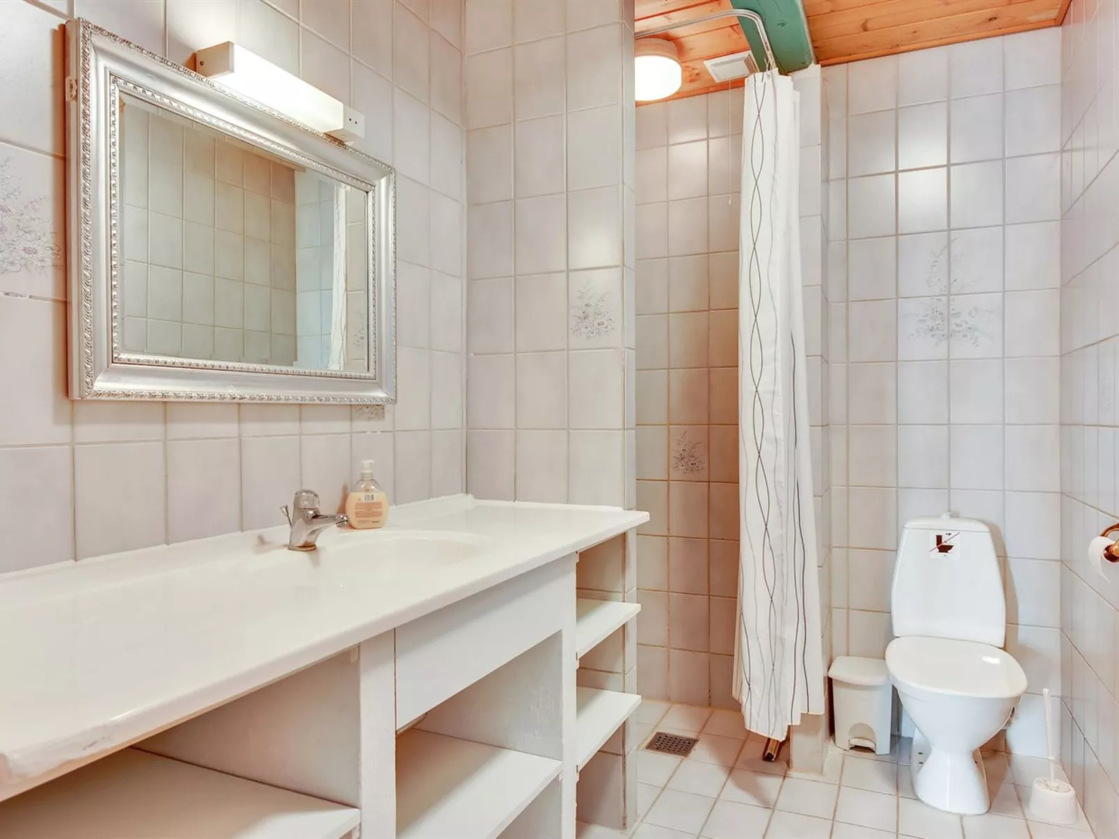 "Tilla" - 600m from the sea-Binnen