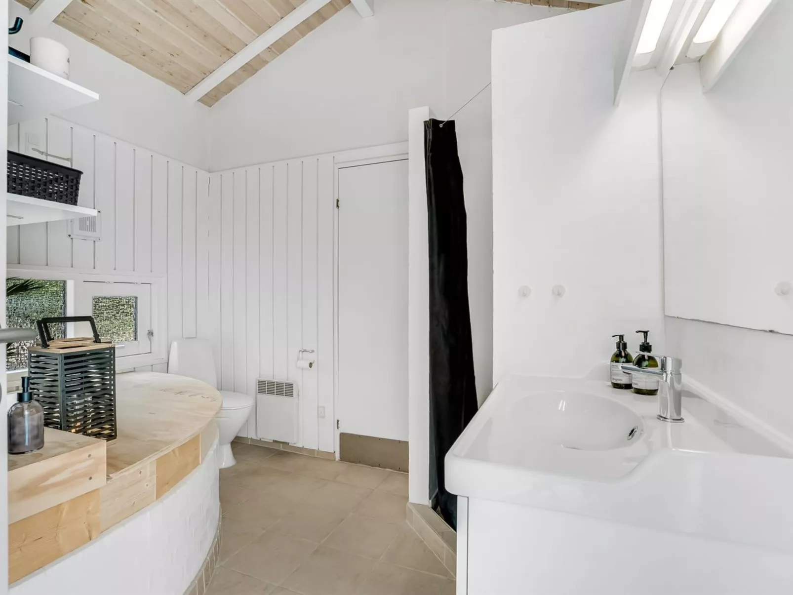 "Ellie" - 700m from the sea-Binnen