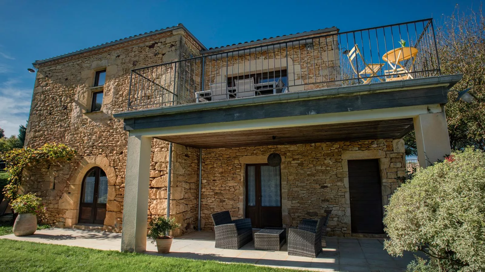 La Roque Haute-Buitenkant zomer