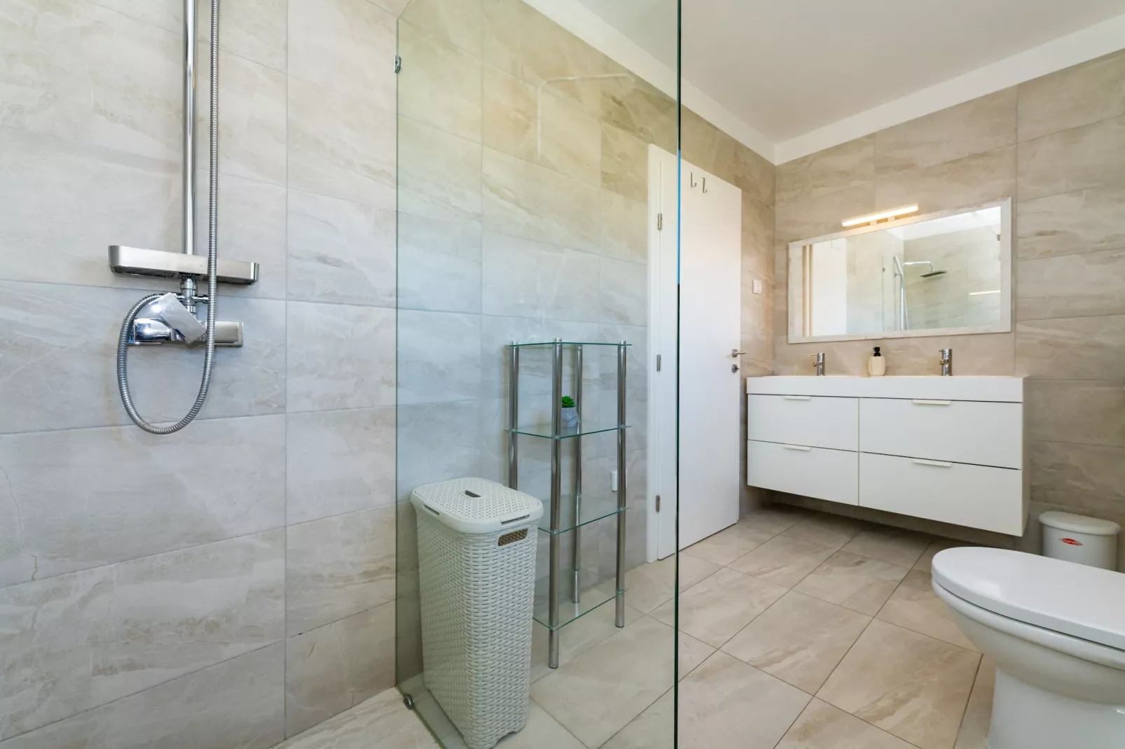 Sea view Villa Anpero-Badkamer