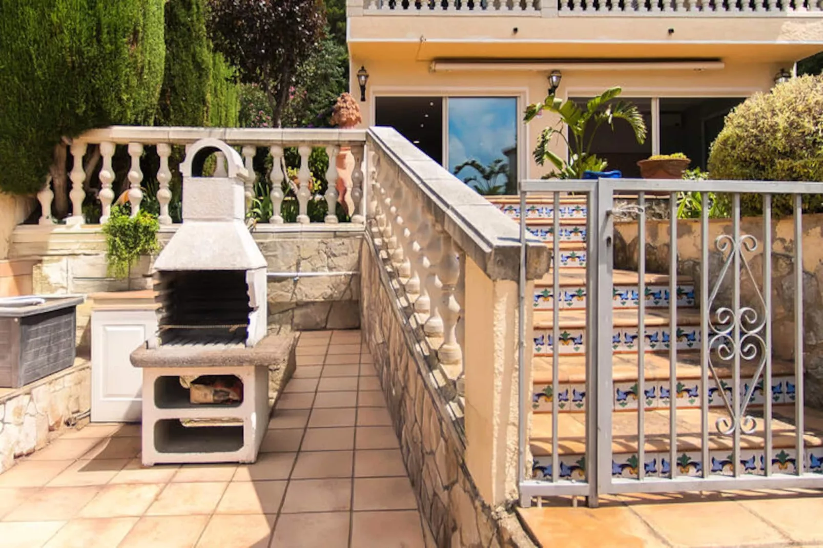 Maison à Roses-Niet-getagd