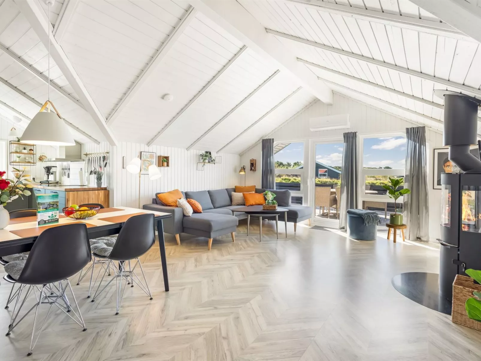 "Skyler" - 1km from the sea-Binnen