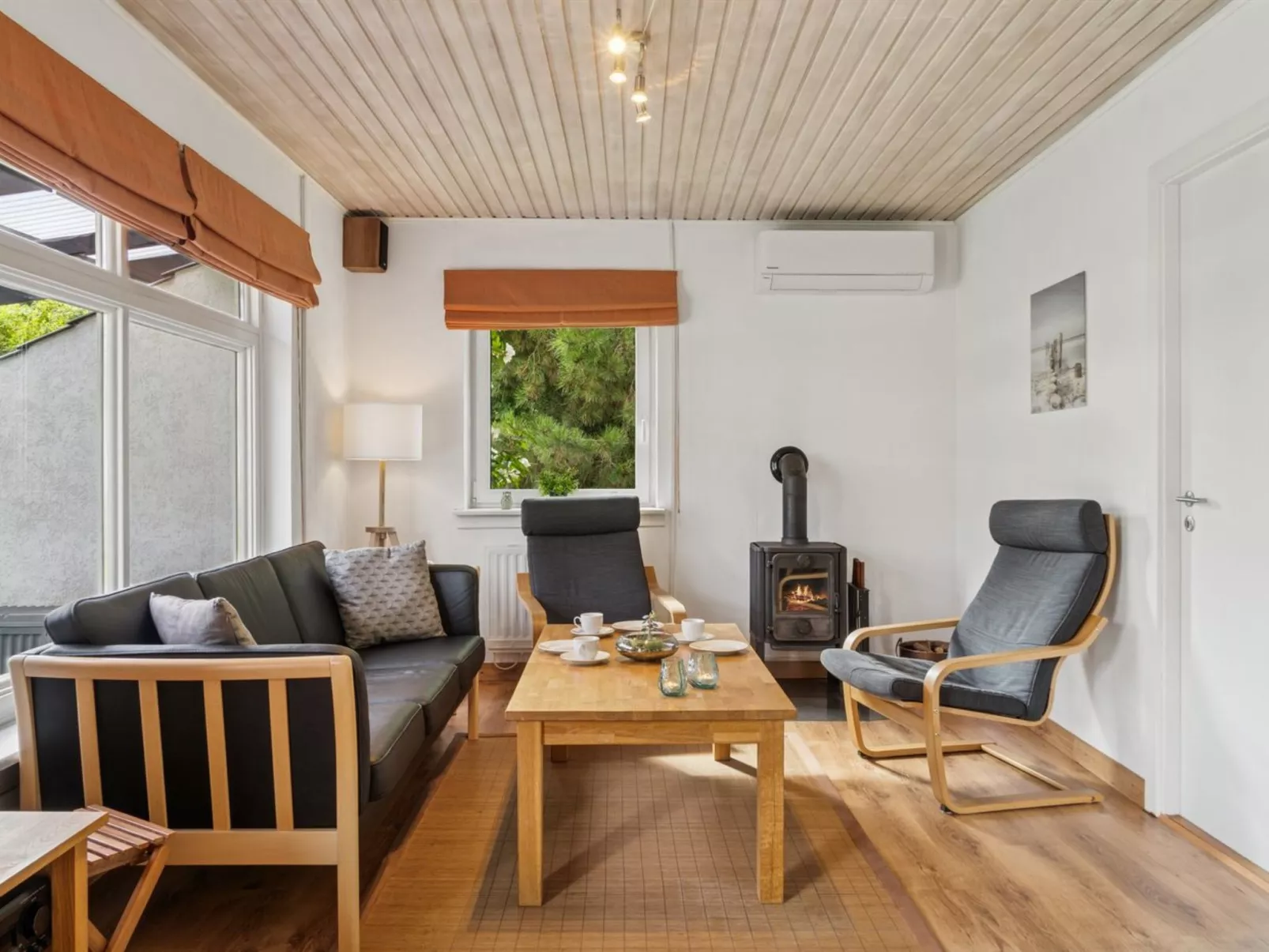 "Merit" - 800m from the sea-Binnen