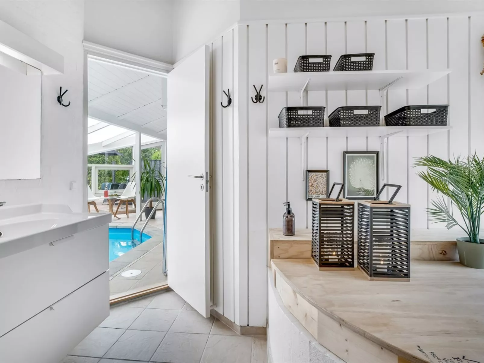 "Ellie" - 700m from the sea-Binnen