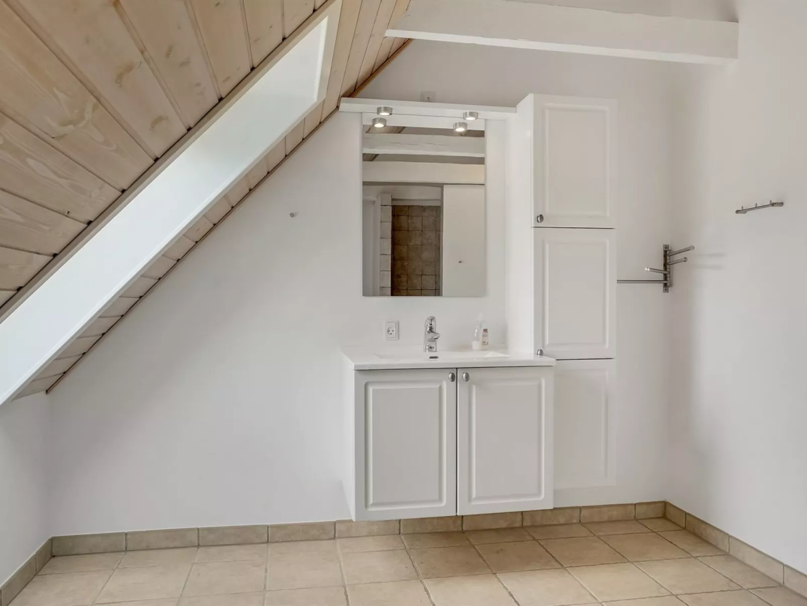 "Edine" - 4.5km from the sea-Binnen