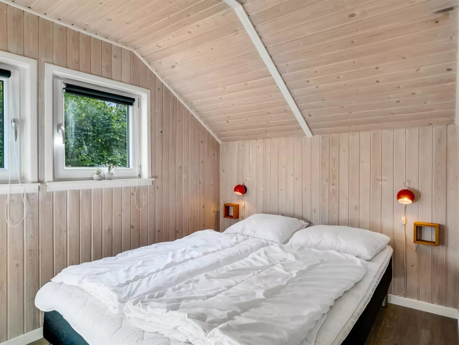 "Eisa" - 300m to the fjord-Binnen