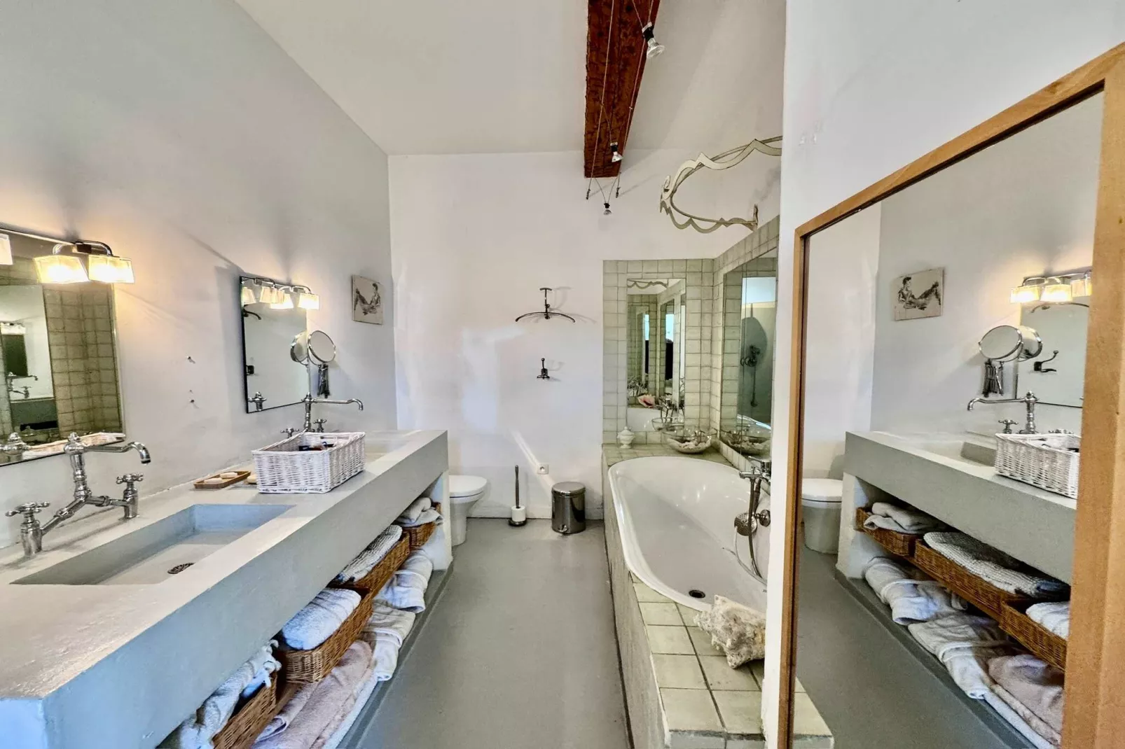 Mas de Corinne-Badkamer