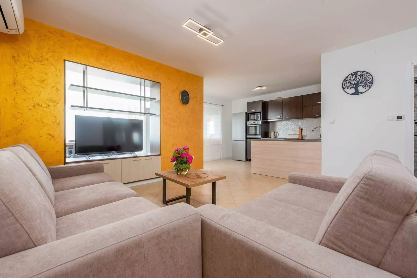 Villa Pezer with heated pool & sauna-Woonkamer