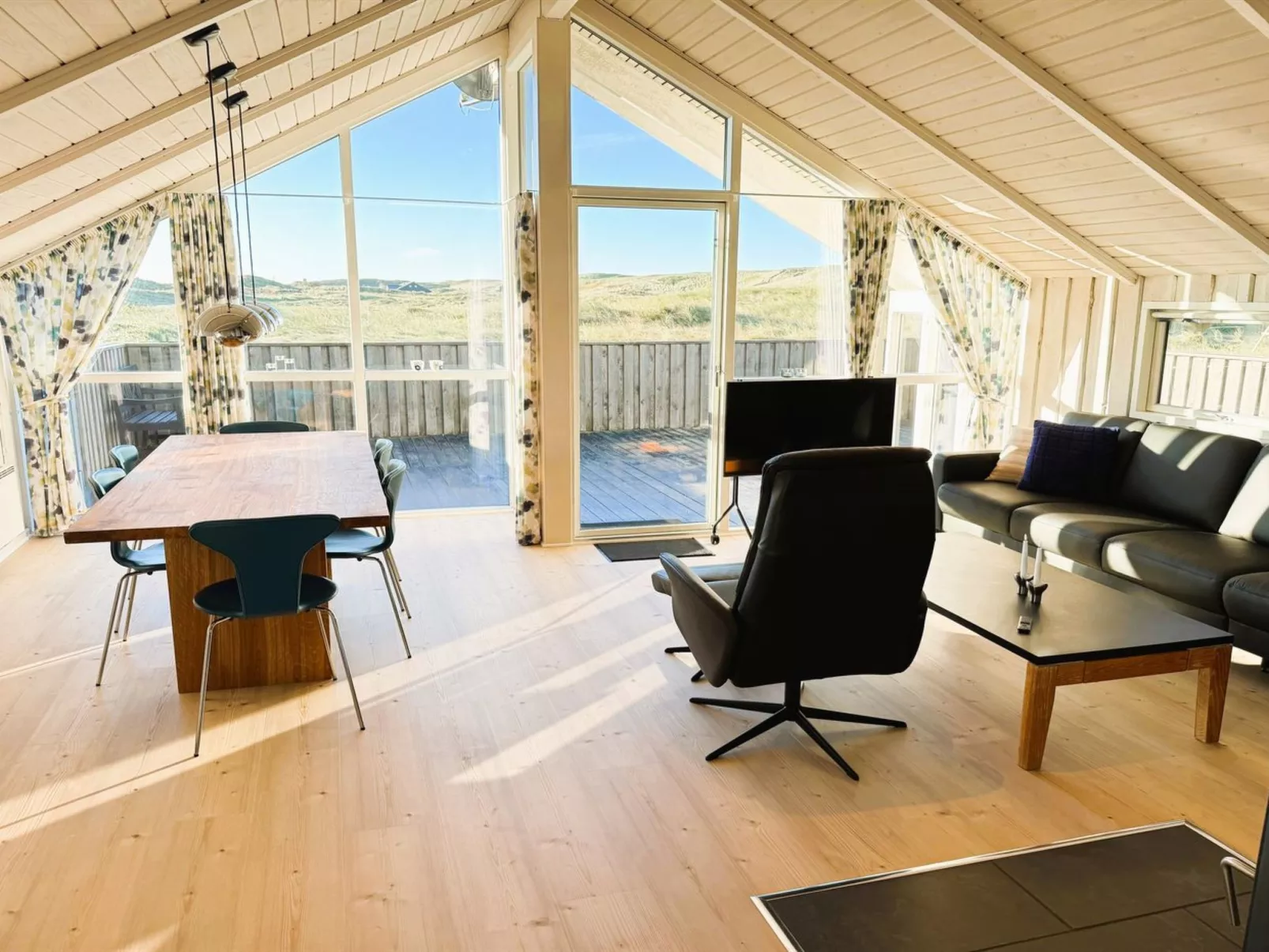 "Velena" -  from the sea-Binnen