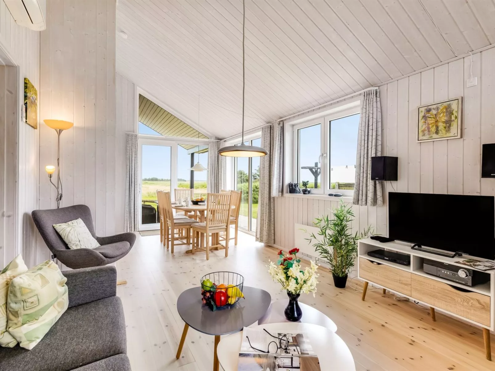 "Mara" -  from the sea-Binnen