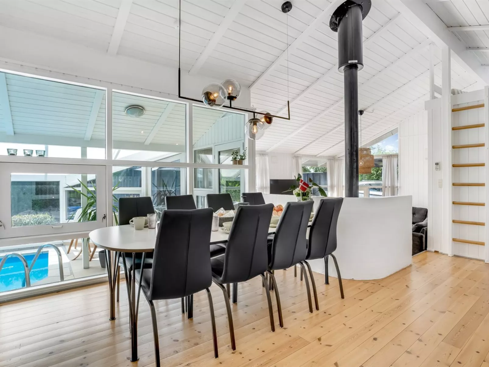 "Ellie" - 700m from the sea-Binnen