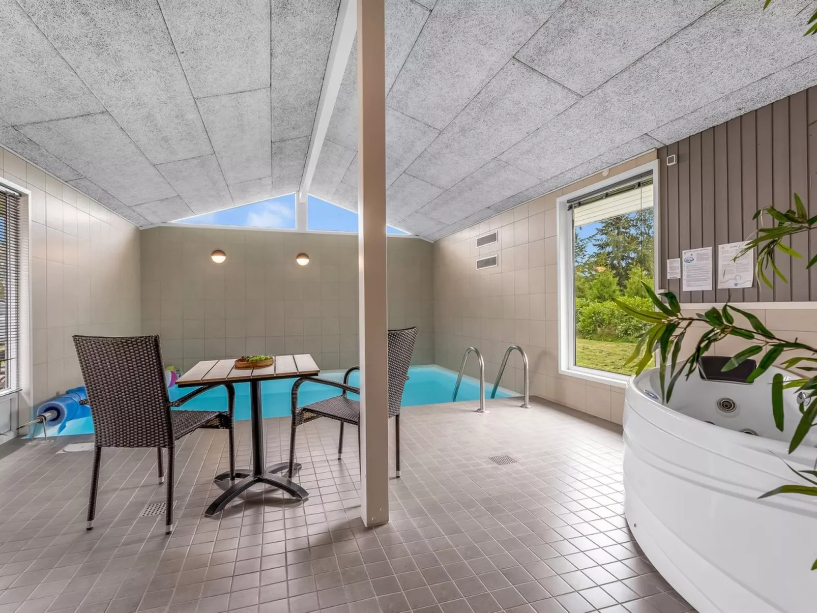 "Effy" - 600m from the sea-Binnen