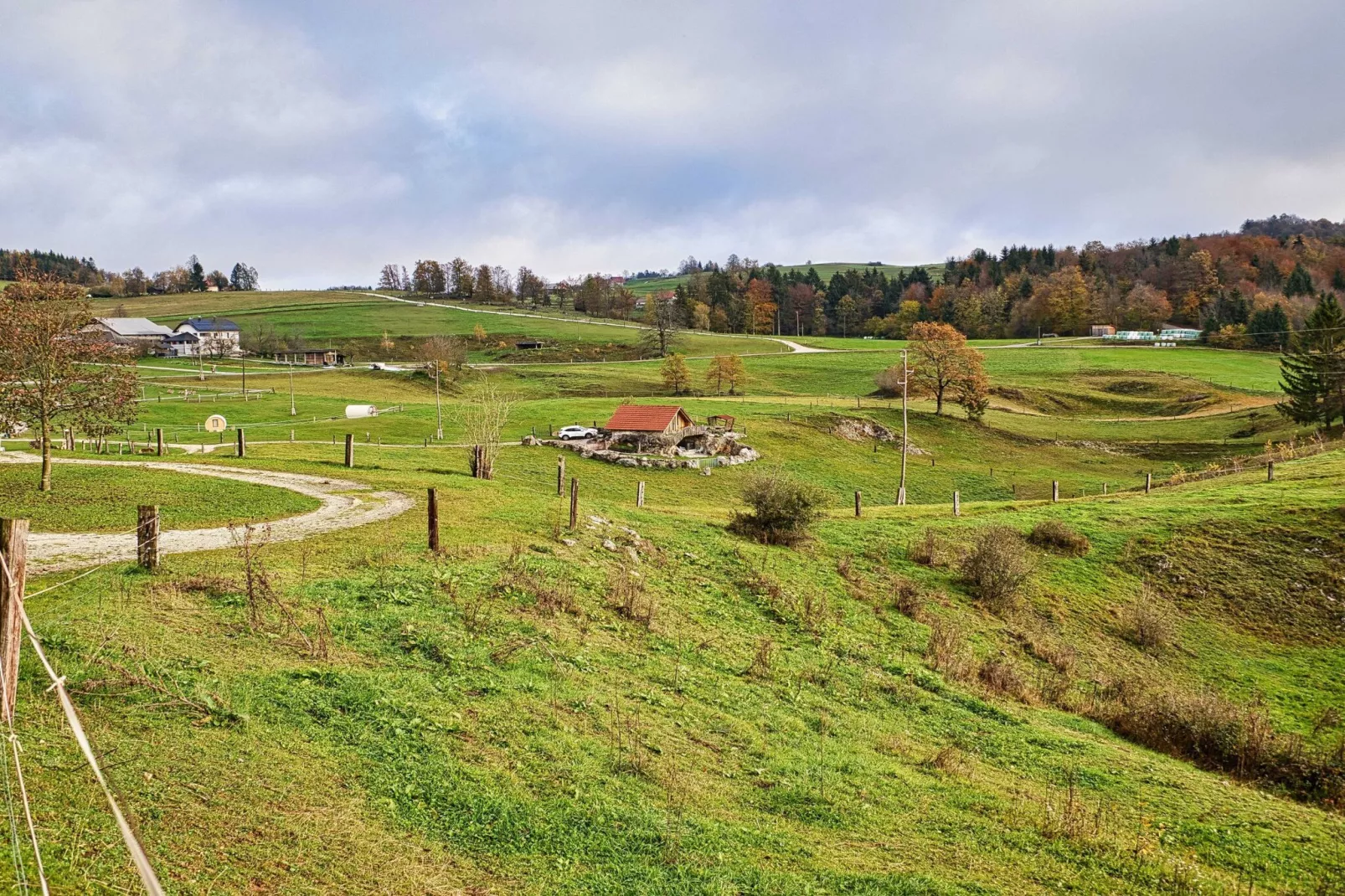 Visnja Gora Meadow Hideaway with Terrace - One Bedroom Cottage with Terrace (owner Hiška na skalci)-Buitenlucht