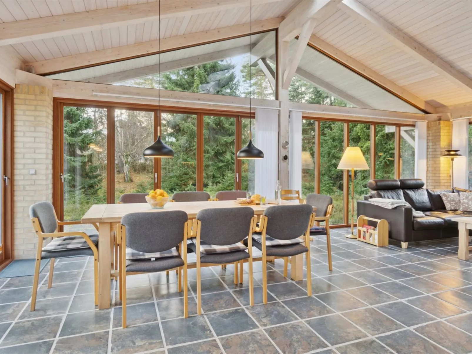 "Jorid" -  from the sea-Binnen