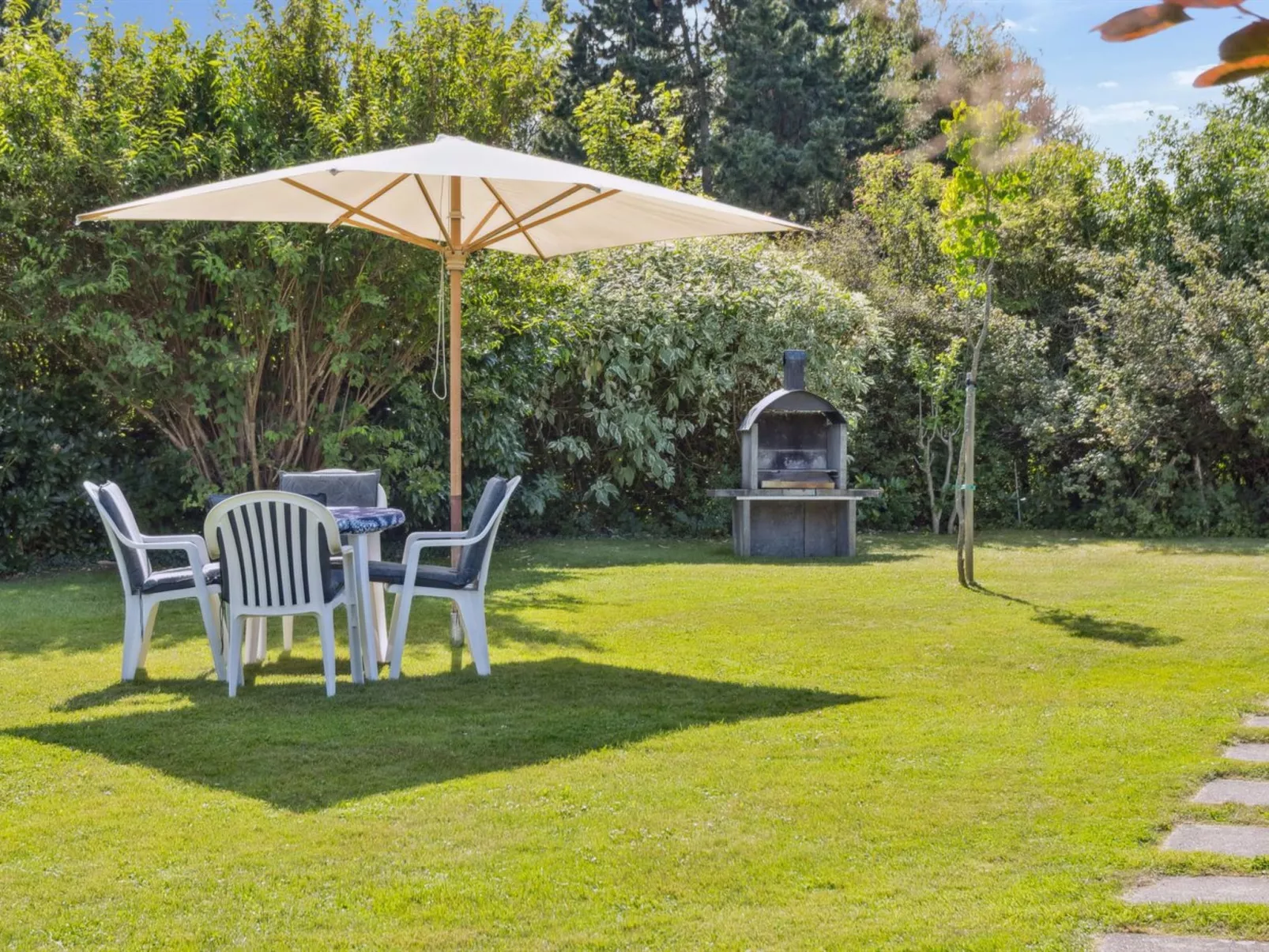 "Merit" - 800m from the sea-Buiten