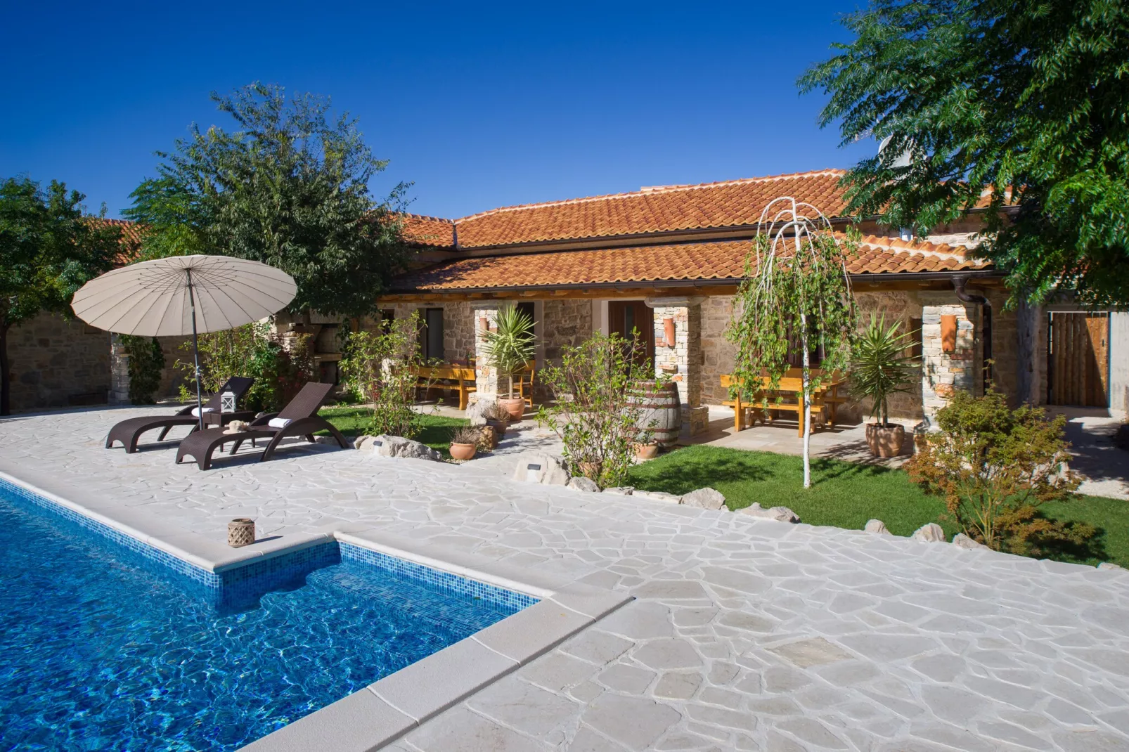 Villa Olea with private heated pool-Terrasbalkon