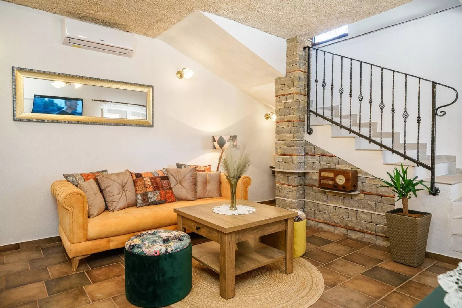 Authentic Villa Malou-Woonkamer