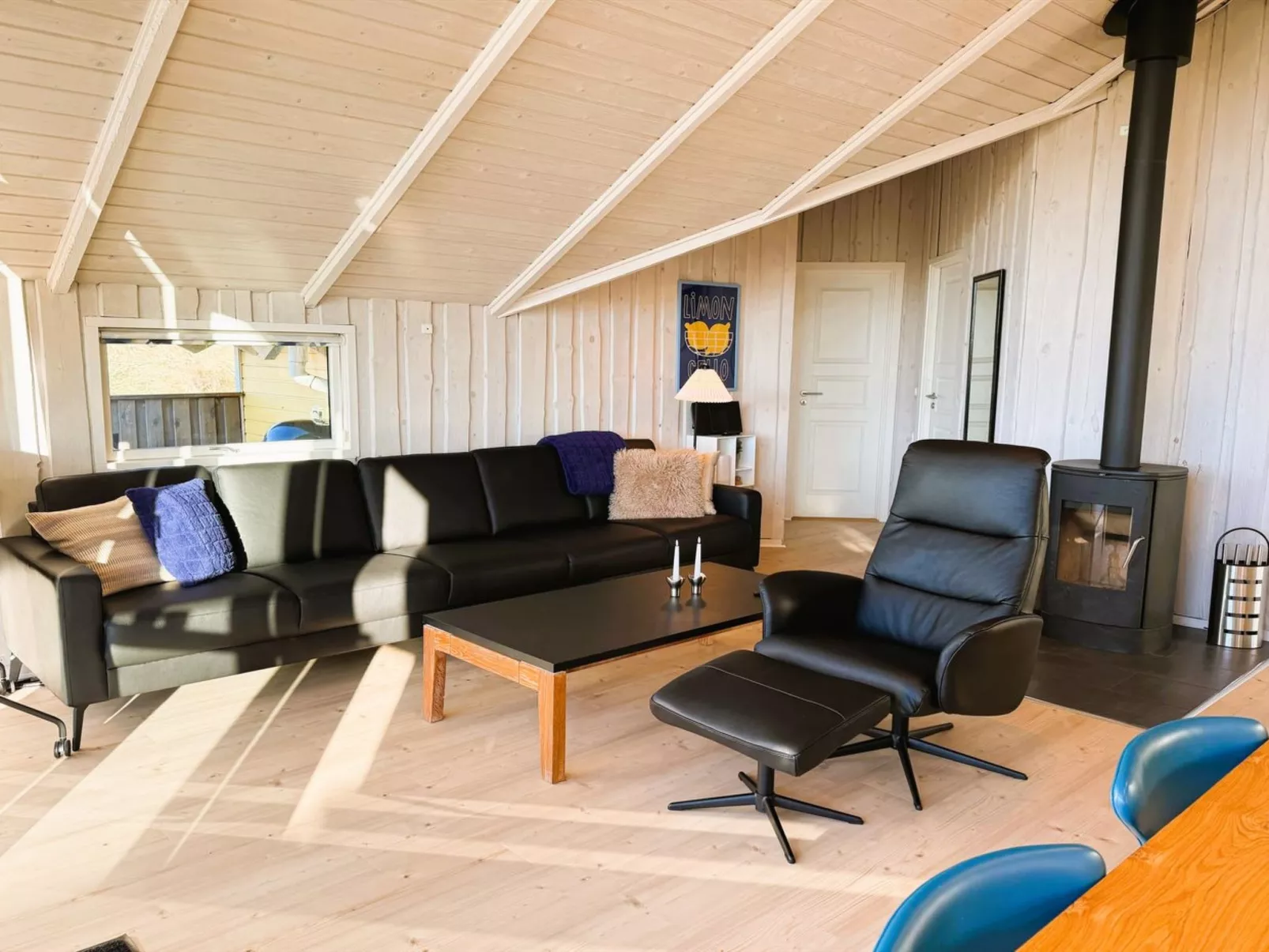 "Velena" -  from the sea-Binnen