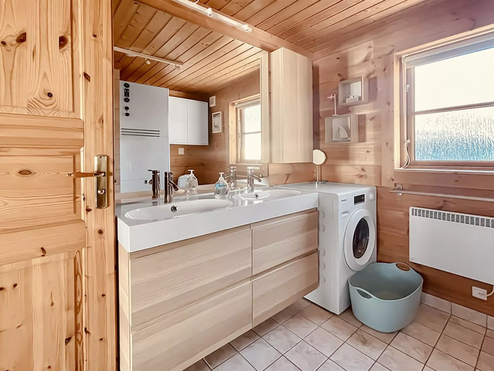 "Stacie" - 10m from the sea-Binnen