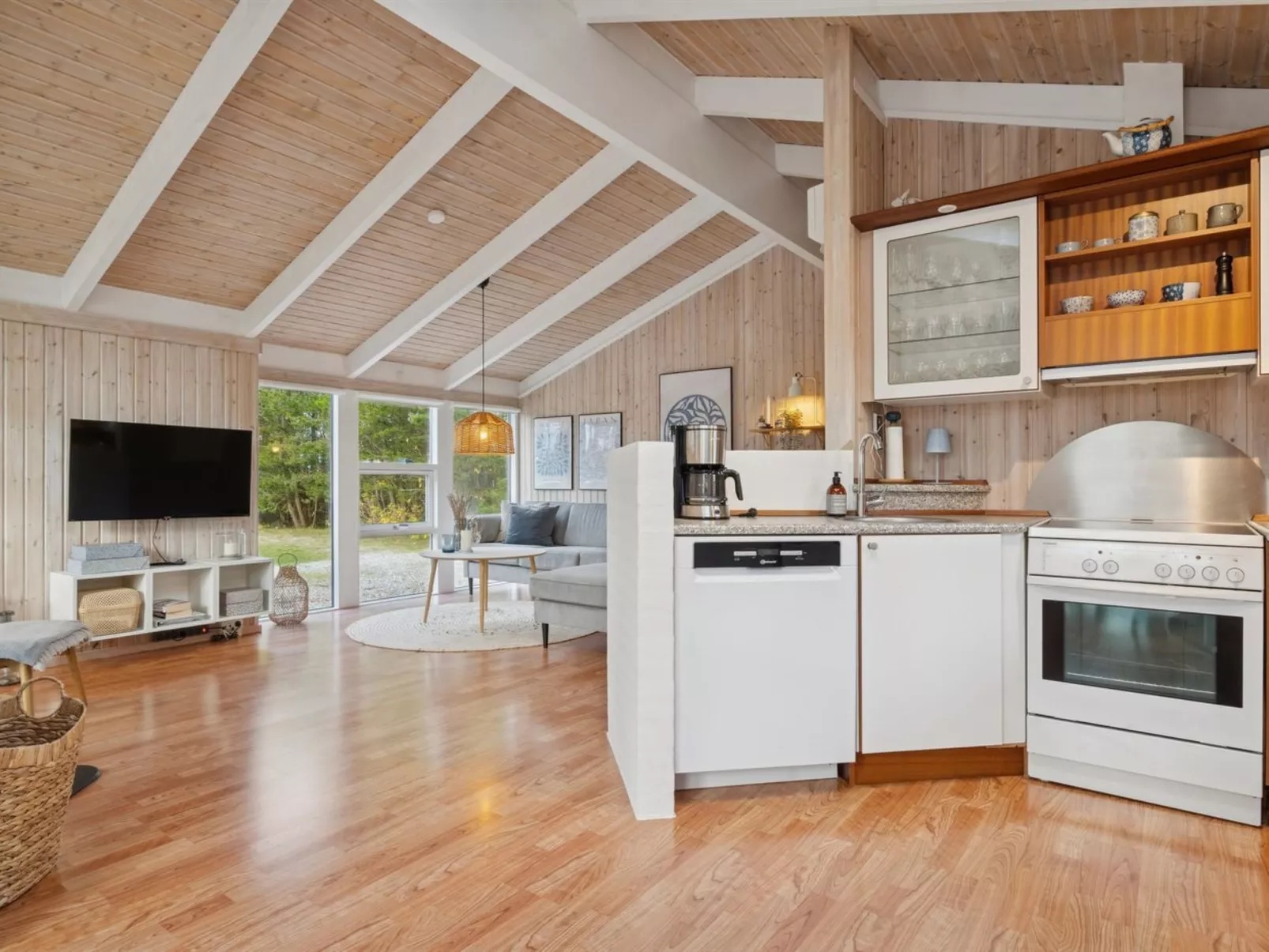 "Alvy" - 200m from the sea-Binnen