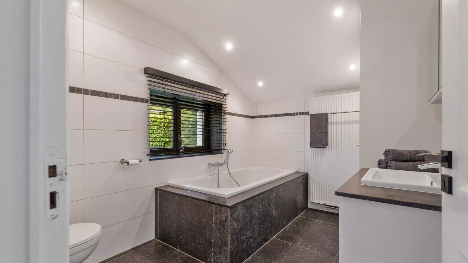 Landhuis Brakelbos-Badkamer