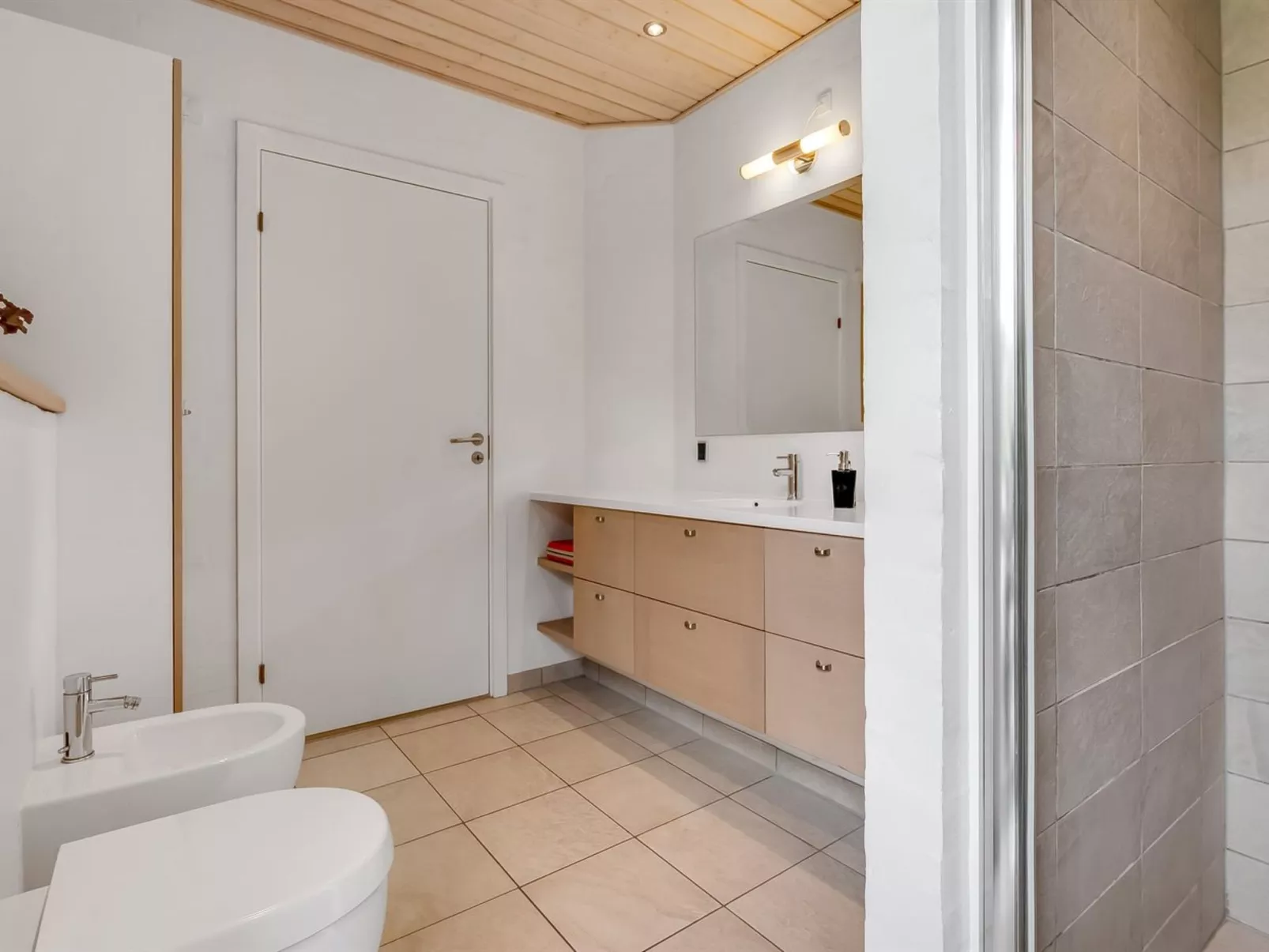 "Jyrki" - 100m from the sea-Binnen