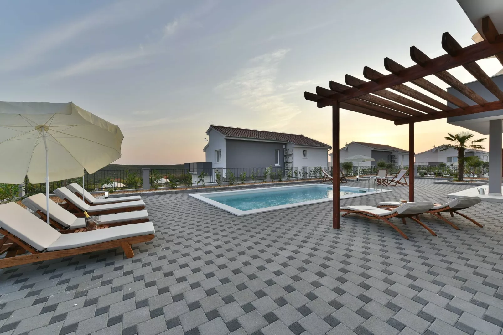 Luxury Escape with Swimming Pool & Modern Design - Deluxe Four Bedroom Villa with Sea View and Private Pool (Villa 5)-Zwembad