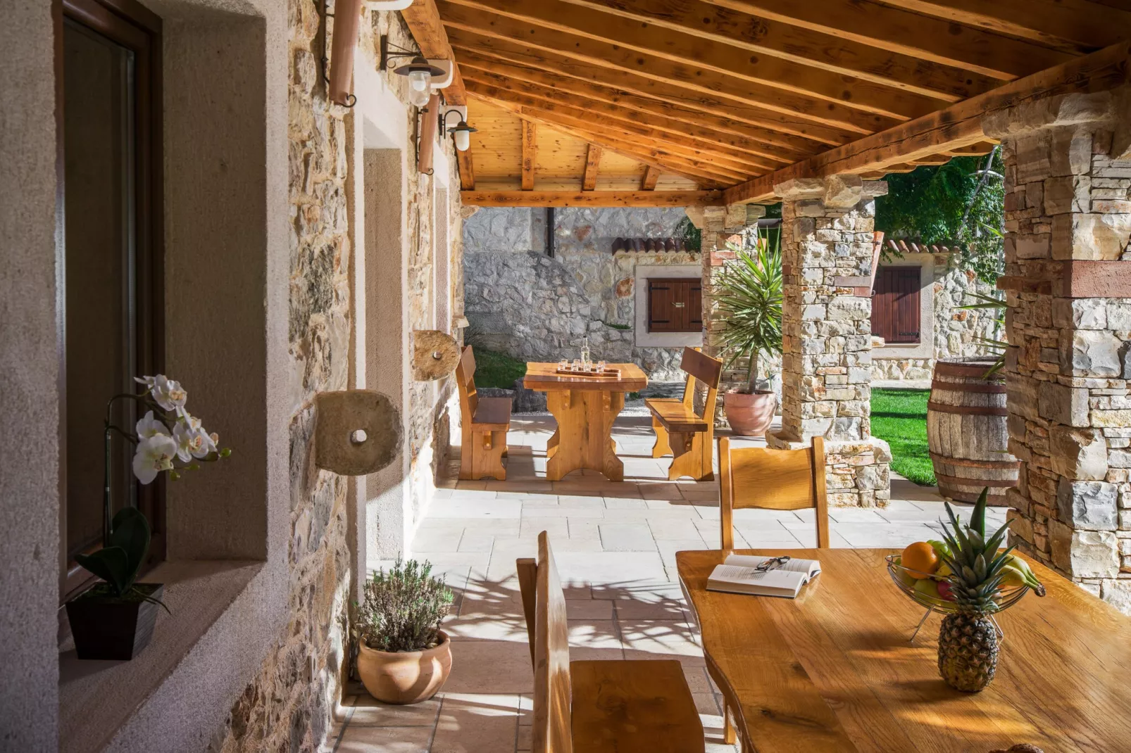 Villa Olea with private heated pool-Terrasbalkon