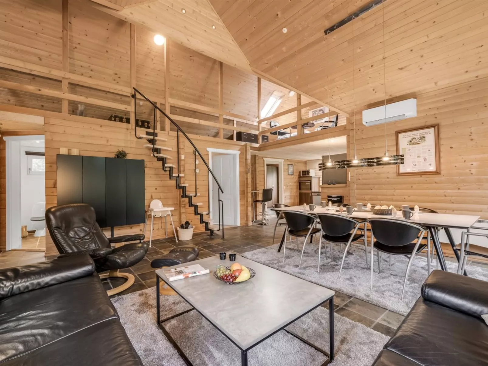 "Yvonna" - 350m to the fjord-Binnen