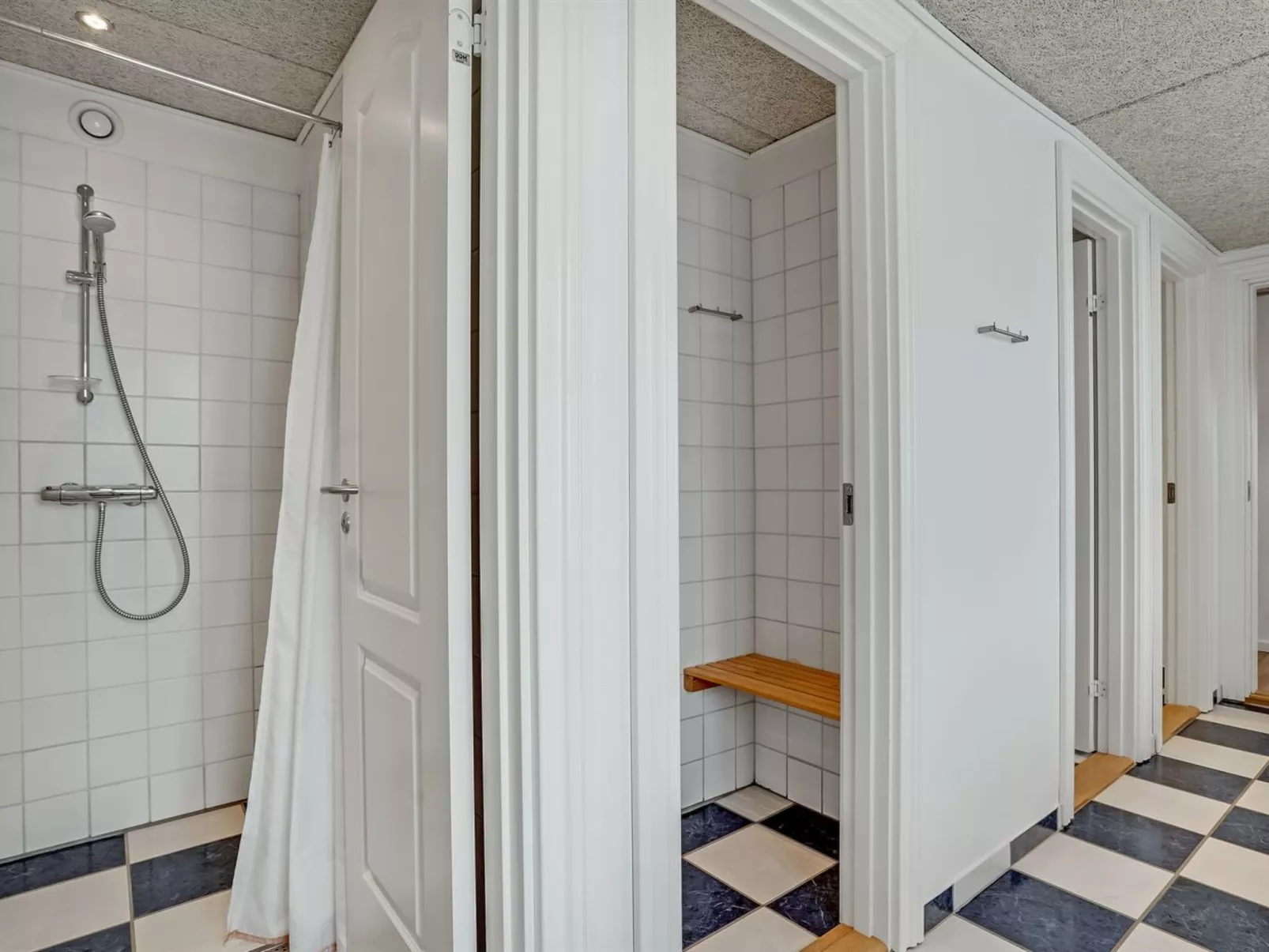 "Edine" - 4.5km from the sea-Binnen