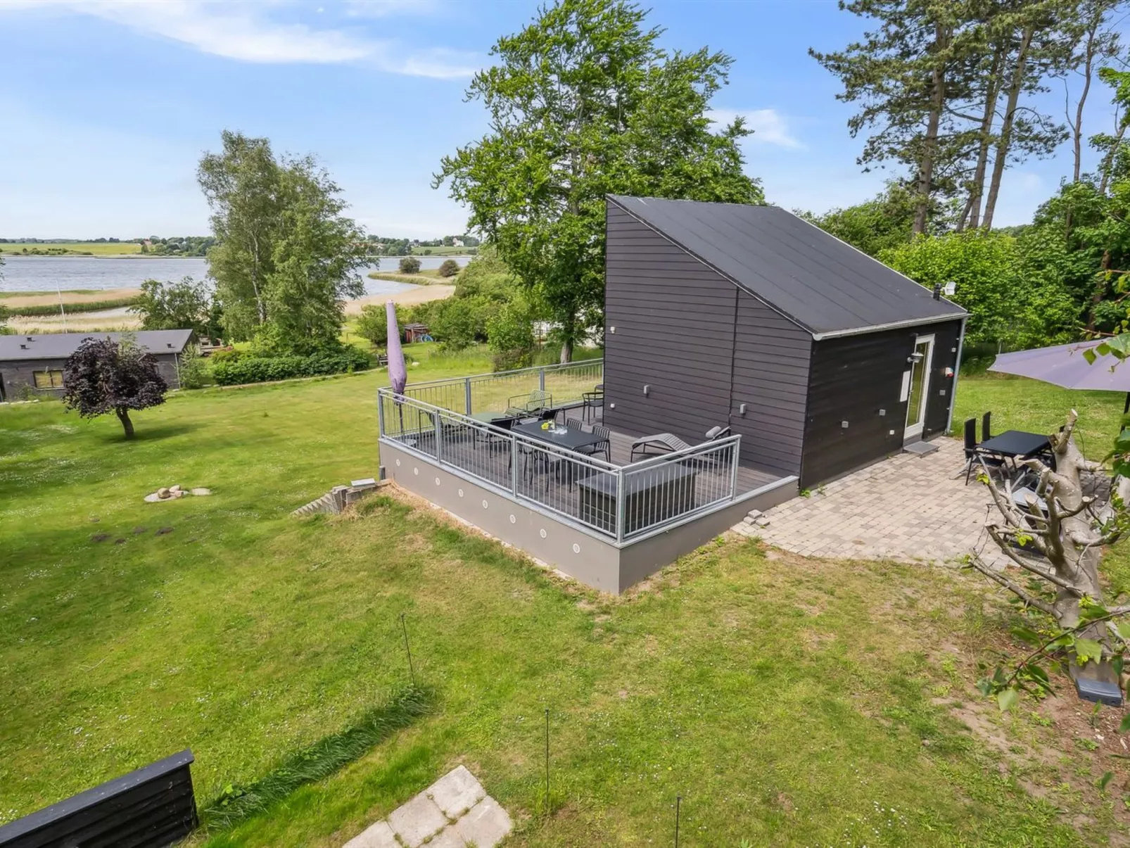 "Harka" - 100m to the fjord-Buiten