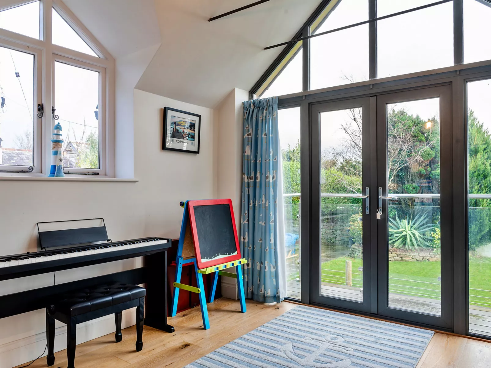 Dingles Cottage-Binnen