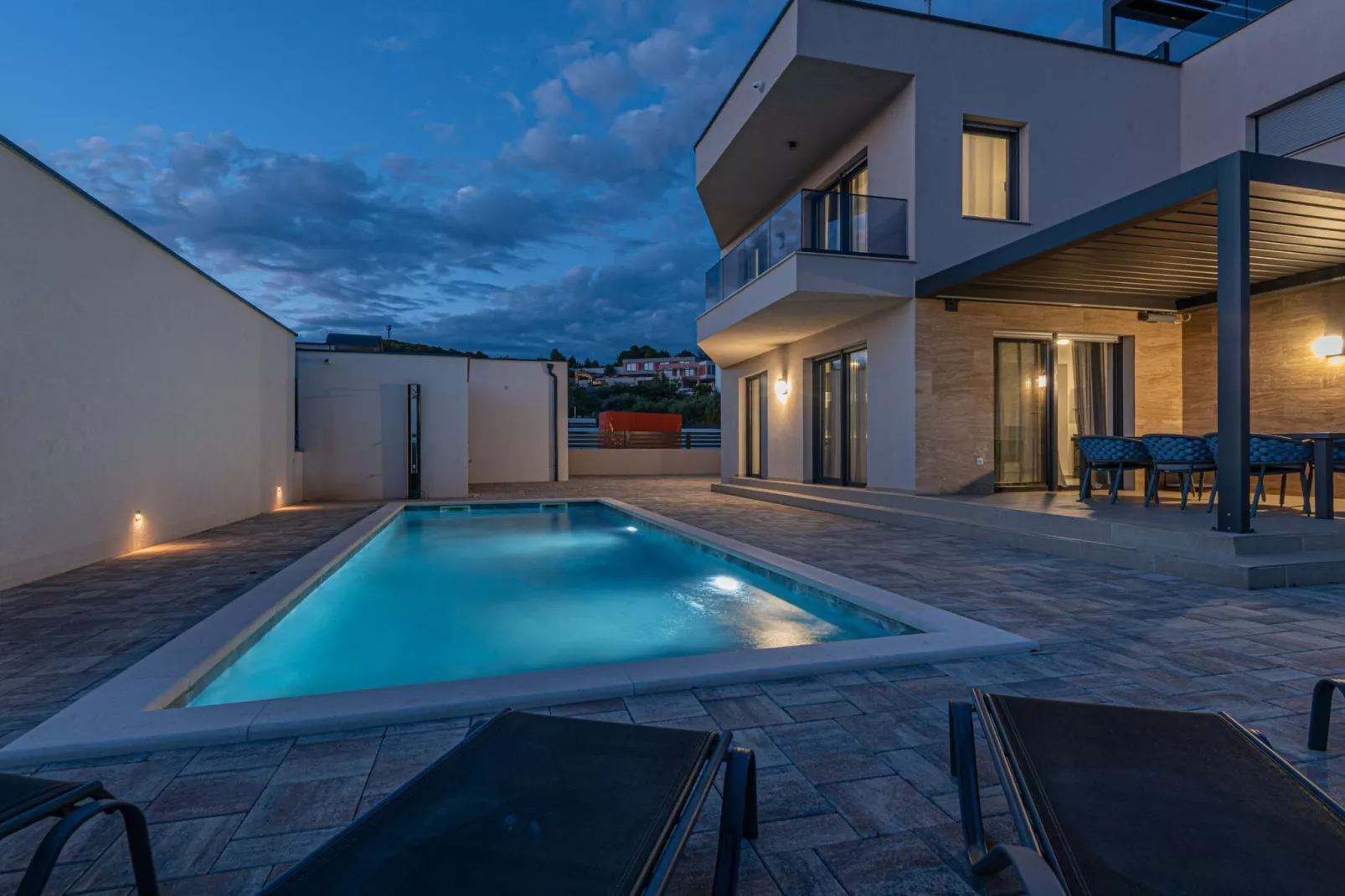 Four-Bedroom Villa With Pool-Zwembad