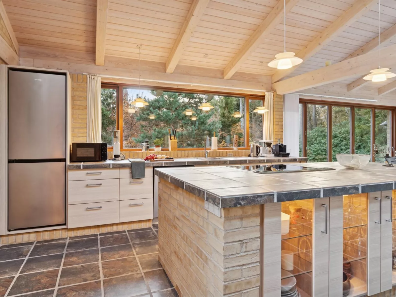 "Jorid" -  from the sea-Binnen