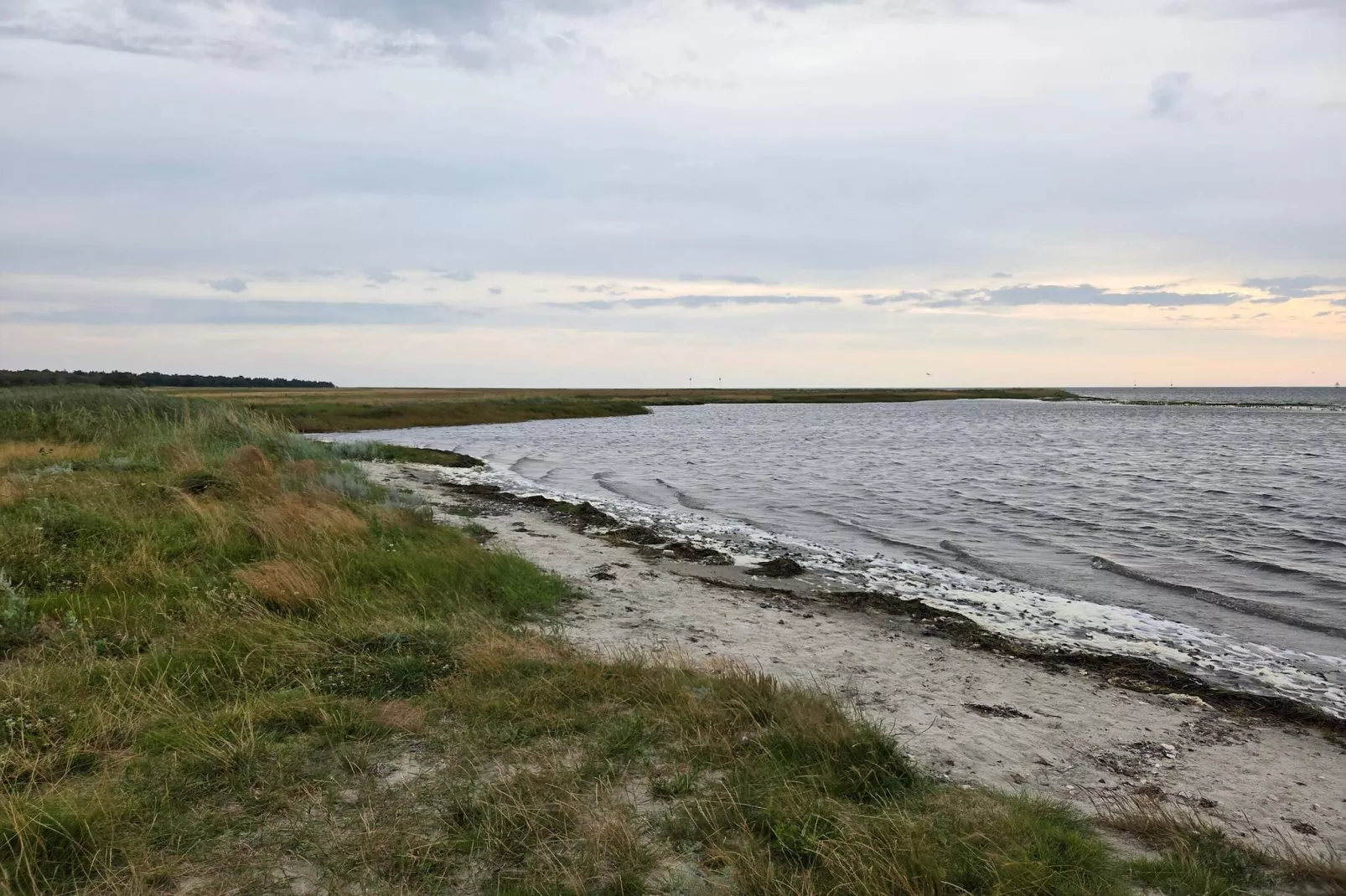 Ruim toevluchtsoord met whirlpool -- By Traum Ferienwohnungen-Waterzicht