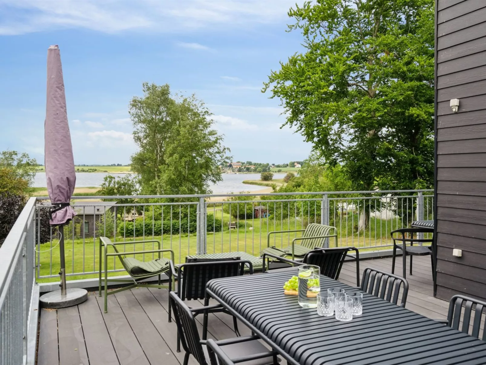 "Harka" - 100m to the fjord-Buiten